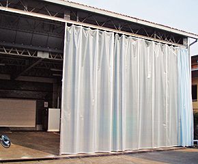 半透明ビニールカーテン