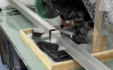 オリジナル設計のアルミフレーム