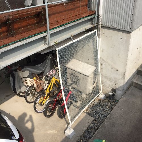 愛知県名古屋市の雨よけ糸入りカーテン（駐輪場）の施工・製作事例