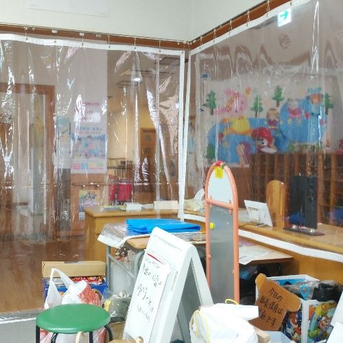 奈良県平群町の透明ビニールカーテン （保育園執務室）の施工・製作事例