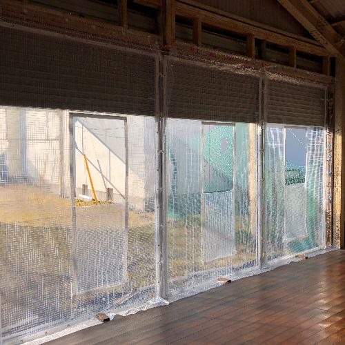 群馬県伊勢崎市の弓道場防寒ビニールカーテンの施工・製作事例