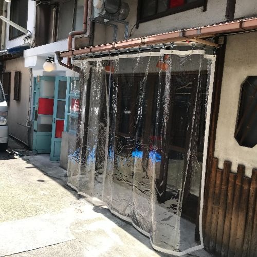 兵庫県姫路市の防寒・雨よけ用透明ビニールカーテンの施工・製作事例
