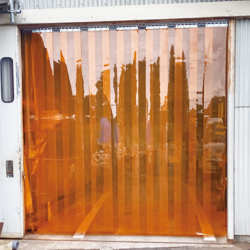 滋賀県東近江市の工場入口用のれん式ビニールカーテンの施工・製作事例