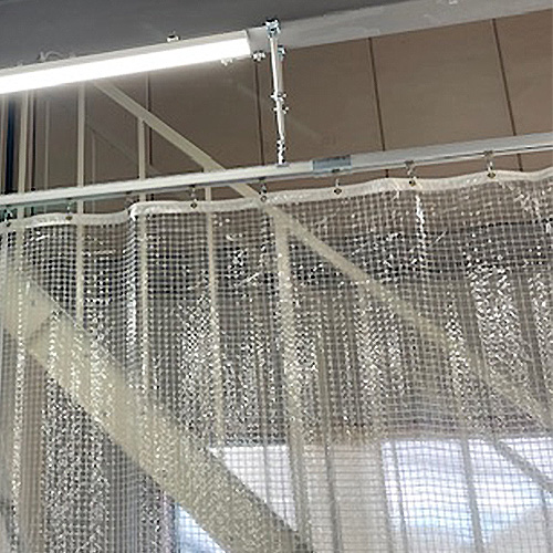 大阪府富田林市の工場糸入りビニールカーテンの施工・製作事例
